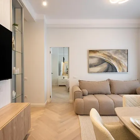 Big & Bright 3br Getaway - Spot - Balcony Charm Bucarest