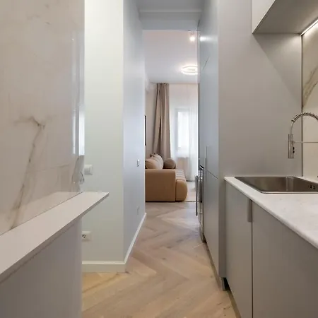 Big & Bright 3br Getaway - Spot - Balcony Charm *