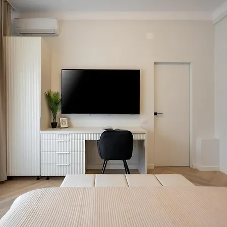 Big & Bright 3br Getaway - Spot - Balcony Charm