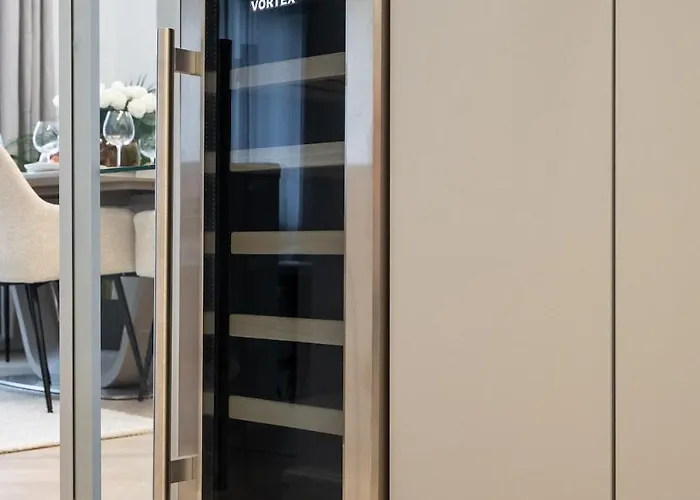 Big & Bright 3br Getaway - Spot - Balcony Charm *