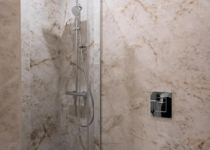 Big & Bright 3br Getaway - Spot - Balcony Charm *