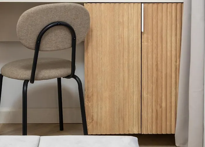 Big & Bright 3br Getaway - Spot - Balcony Charm