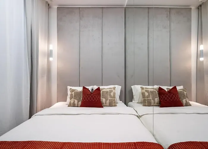 Big & Bright 3br Getaway - Spot - Balcony Charm Apartman *