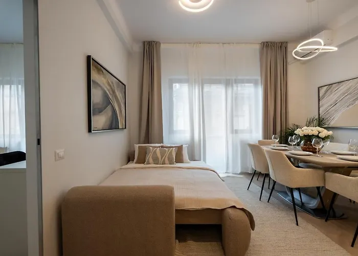 Apartman Big & Bright 3br Getaway - Spot - Balcony Charm