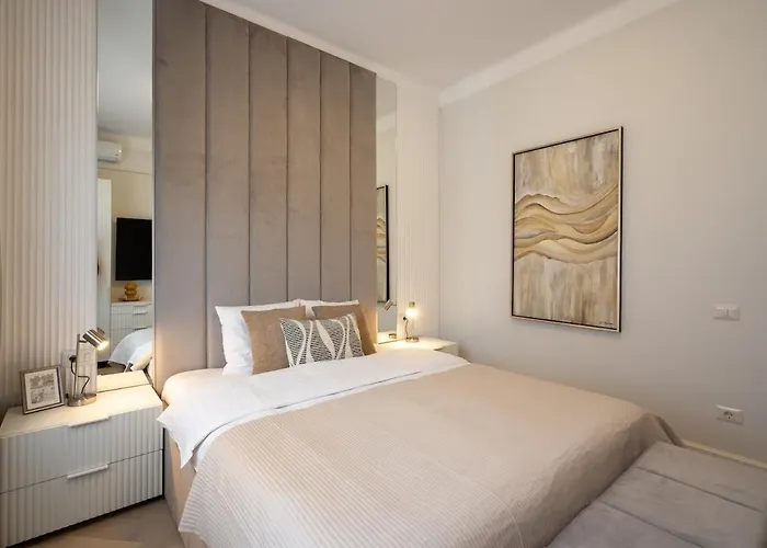 Apartman Big & Bright 3br Getaway - Spot - Balcony Charm *