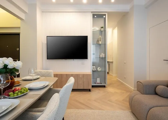 Big & Bright 3br Getaway - Spot - Balcony Charm Apartman