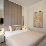 Апартаменти Big & Bright 3br Getaway - Spot - Balcony Charm *