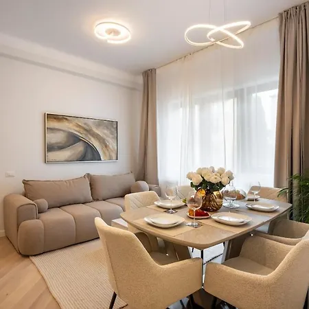 Big & Bright 3br Getaway - Spot - Balcony Charm Apartment