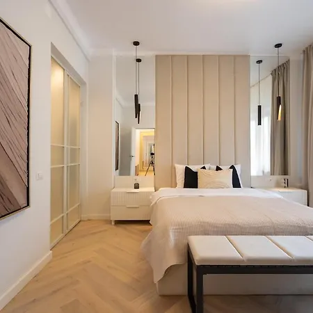 Apartment Big & Bright 3br Getaway - Spot - Balcony Charm Bucharest