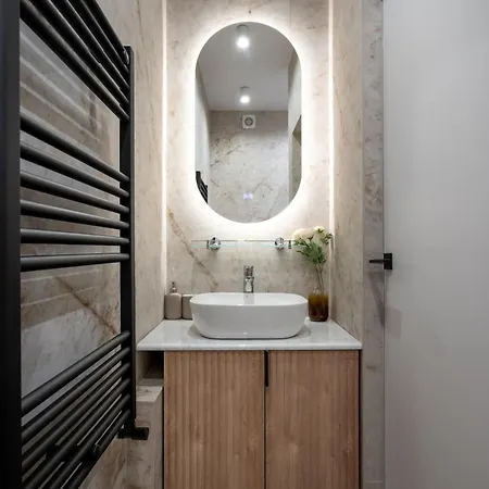 Apartment Big & Bright 3br Getaway - Spot - Balcony Charm Bucharest