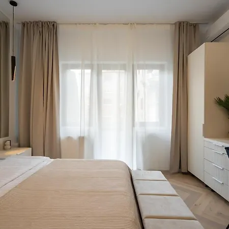 Big & Bright 3br Getaway - Spot - Balcony Charm 布加勒斯特