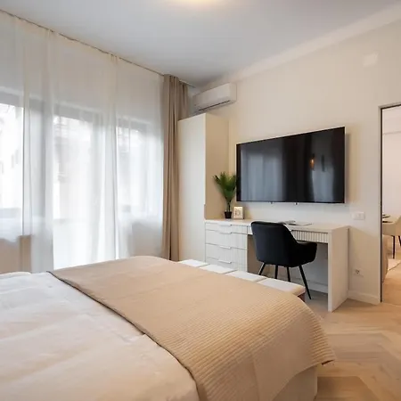 Apartment Big & Bright 3br Getaway - Spot - Balcony Charm Bucharest