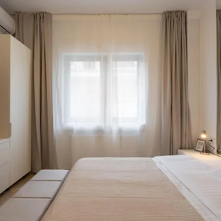 Apartment Big & Bright 3br Getaway - Spot - Balcony Charm *