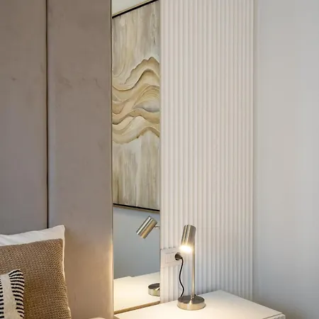 Big & Bright 3br Getaway - Spot - Balcony Charm