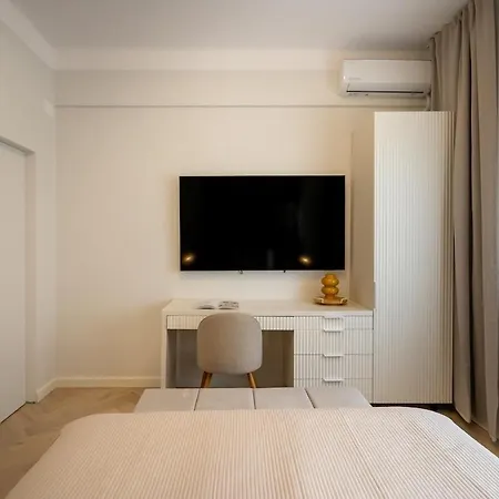 Apartment Big & Bright 3br Getaway - Spot - Balcony Charm Bucharest