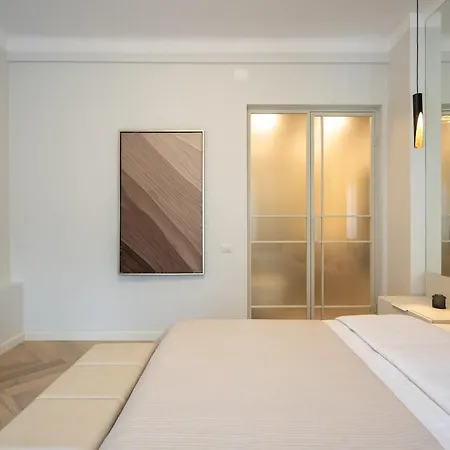 Big & Bright 3br Getaway - Spot - Balcony Charm