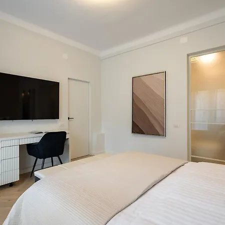 Big & Bright 3br Getaway - Spot - Balcony Charm Apartman