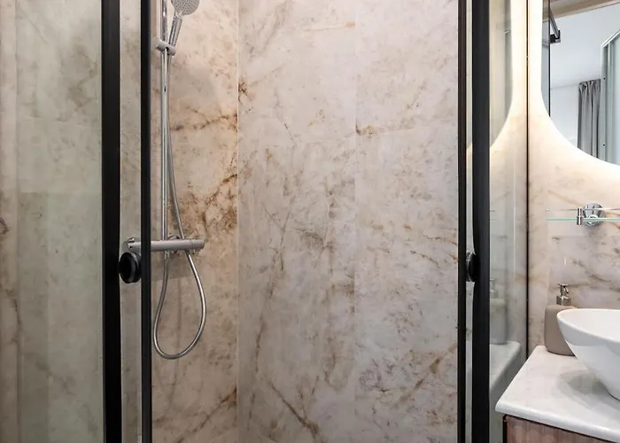 Apartament Big & Bright 3br Getaway - Spot - Balcony Charm