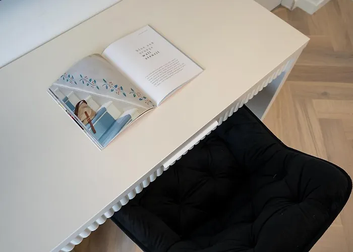 Big & Bright 3br Getaway - Spot - Balcony Charm