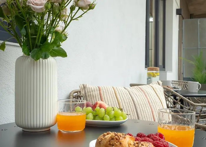 Apartament Big & Bright 3br Getaway - Spot - Balcony Charm *