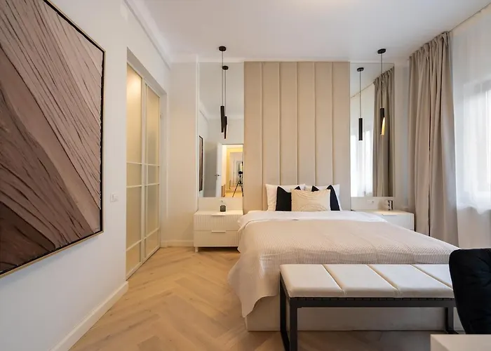 Apartman Big & Bright 3br Getaway - Spot - Balcony Charm Bukarest