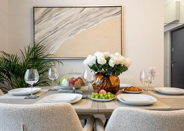 Big & Bright 3br Getaway - Spot - Balcony Charm