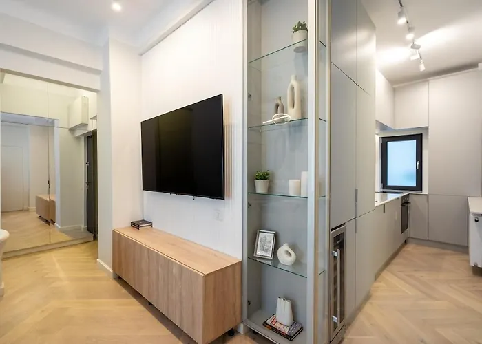 Big & Bright 3br Getaway - Spot - Balcony Charm *