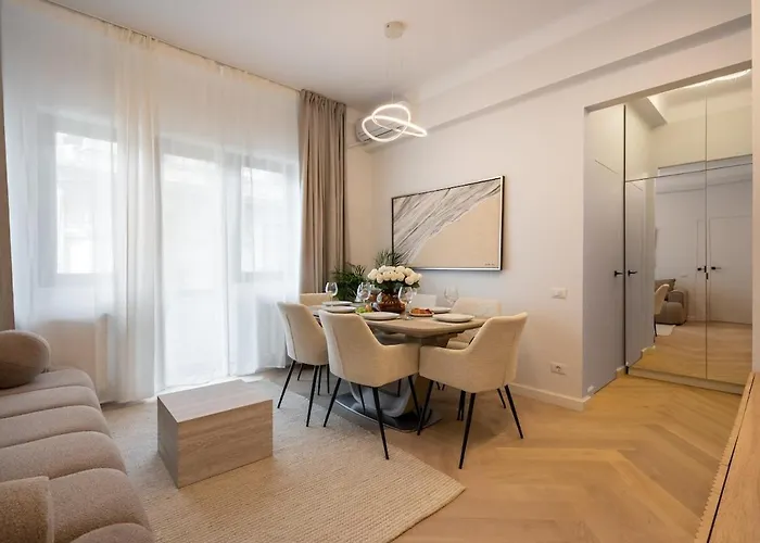 Apartment Big & Bright 3br Getaway - Spot - Balcony Charm *