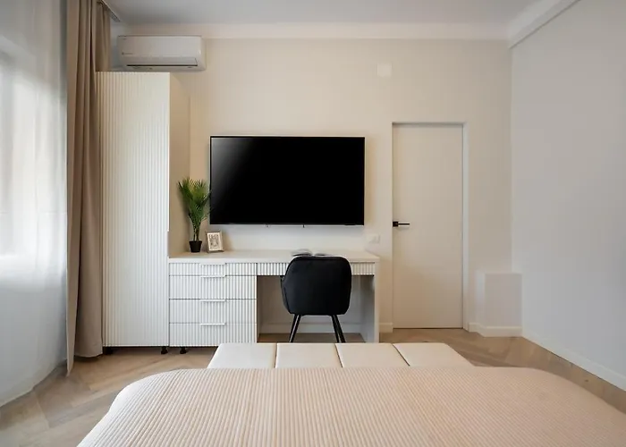 Big & Bright 3br Getaway - Spot - Balcony Charm