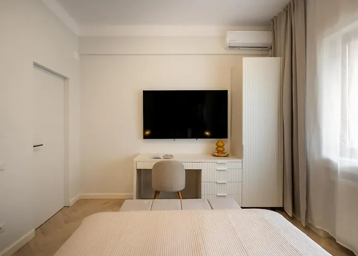 Apartman Big & Bright 3br Getaway - Spot - Balcony Charm Bukarest