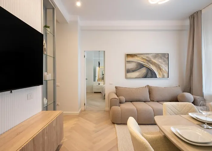 Big & Bright 3br Getaway - Spot - Balcony Charm Βουκουρέστι