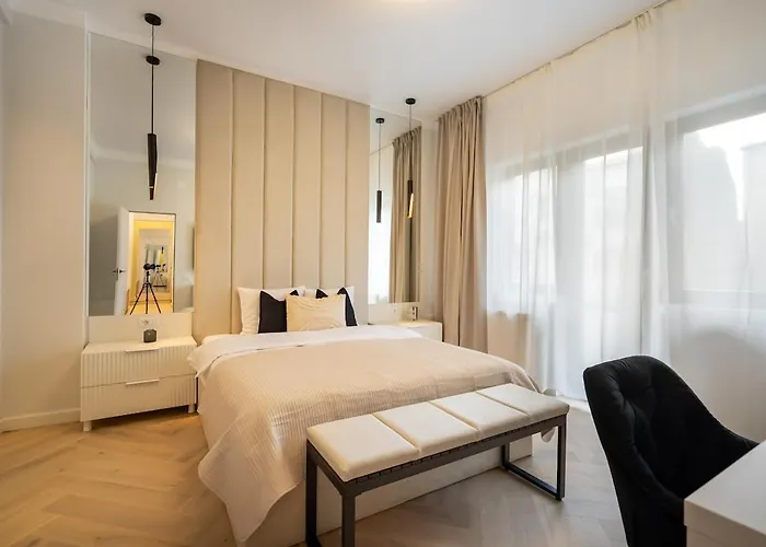 Big & Bright 3br Getaway - Spot - Balcony Charm Βουκουρέστι