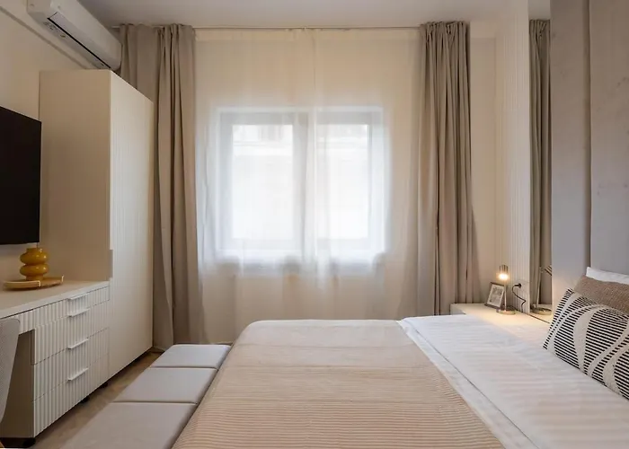 Διαμέρισμα Big & Bright 3br Getaway - Spot - Balcony Charm *
