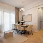 Lägenhet Big & Bright 3br Getaway - Spot - Balcony Charm *