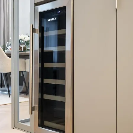 Big & Bright 3br Getaway - Spot - Balcony Charm *