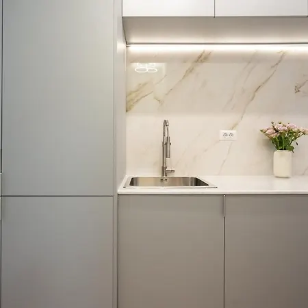 Appartamento Big & Bright 3br Getaway - Spot - Balcony Charm