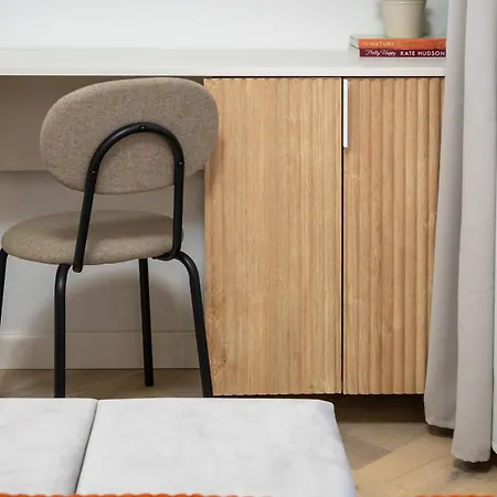 Big & Bright 3br Getaway - Spot - Balcony Charm