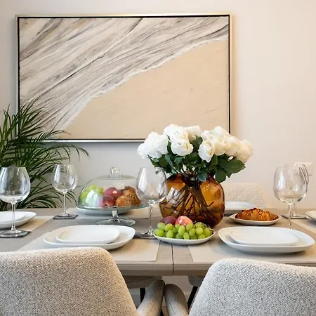 Big & Bright 3br Getaway - Spot - Balcony Charm