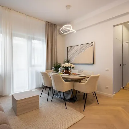 Appartamento Big & Bright 3br Getaway - Spot - Balcony Charm *