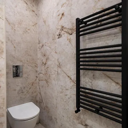 Appartamento Big & Bright 3br Getaway - Spot - Balcony Charm