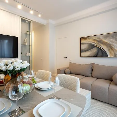 Apartamento Big & Bright 3br Getaway - Spot - Balcony Charm *