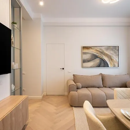 Big & Bright 3br Getaway - Spot - Balcony Charm *