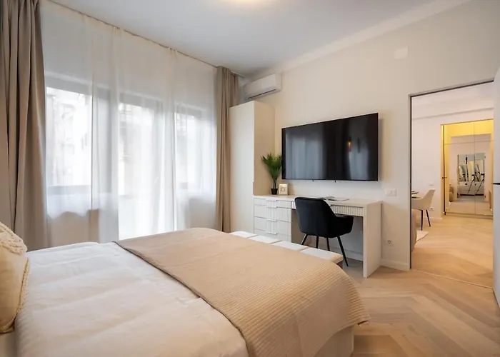 Apartment Big & Bright 3br Getaway - Spot - Balcony Charm Bukarest